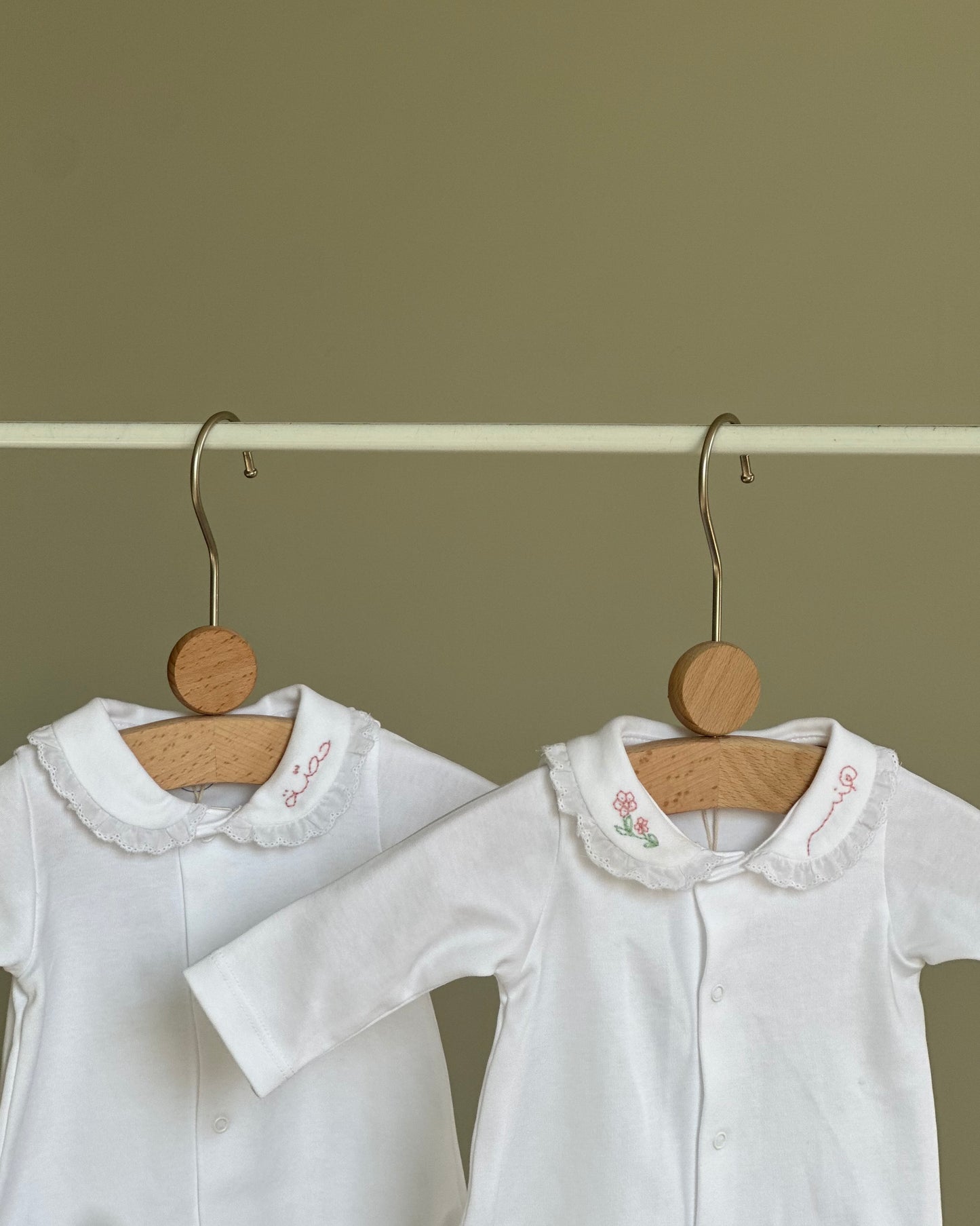 Babygrow with lace collar + bonnet